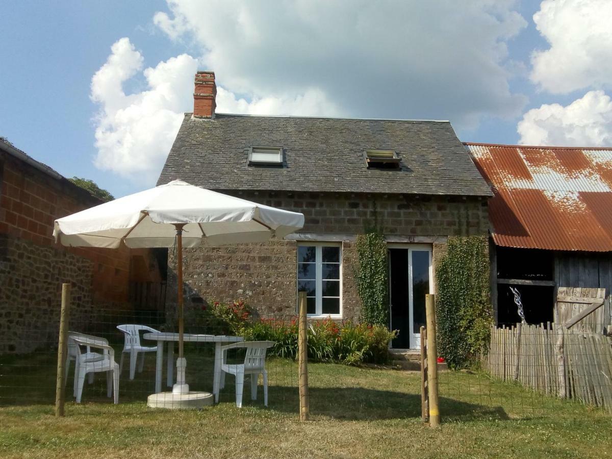 Le Domaine Villa Saint-Symphorien-des-Monts Ngoại thất bức ảnh